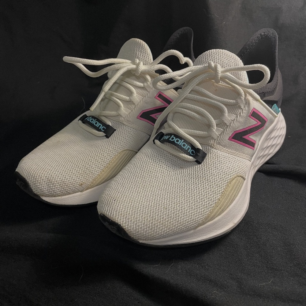 New Balance ROAV running shoes